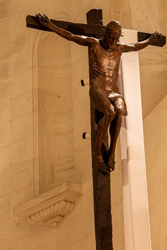 intricate-bronze-crucifix-in-fatima-sanctuary-32908083